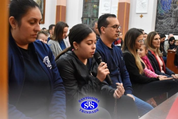 Comunidade se une em oração pelas mães