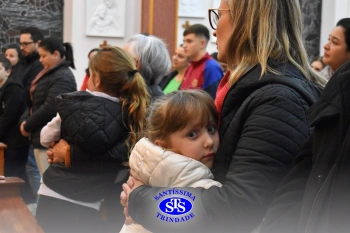 Comunidade se une em oração pelas mães