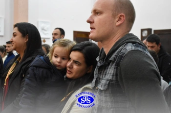 Comunidade se une em oração pelas mães