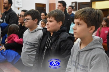 Comunidade se une em oração pelas mães