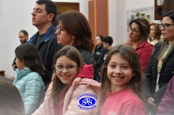 Comunidade se une em oração pelas mães