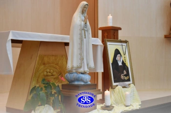 Comunidade se une em oração pelas mães