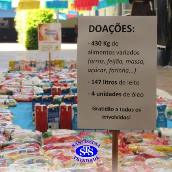 Tapete Fraterno com mais de 400 quilos de alimentos