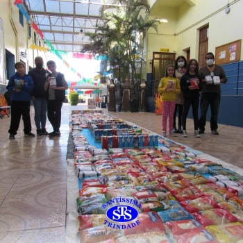 Tapete Fraterno com mais de 400 quilos de alimentos