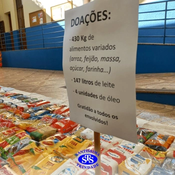 Tapete Fraterno com mais de 400 quilos de alimentos