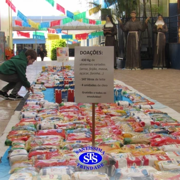 Tapete Fraterno com mais de 400 quilos de alimentos