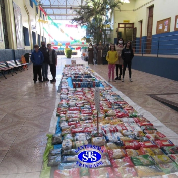 Tapete Fraterno com mais de 400 quilos de alimentos