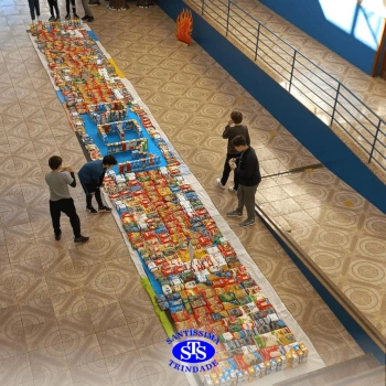 Tapete Fraterno com mais de 400 quilos de alimentos