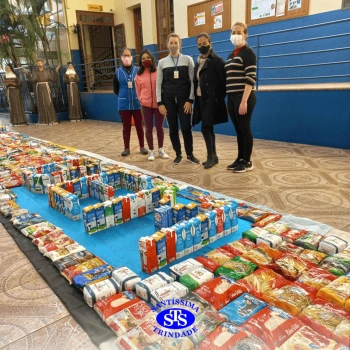 Tapete Fraterno com mais de 400 quilos de alimentos