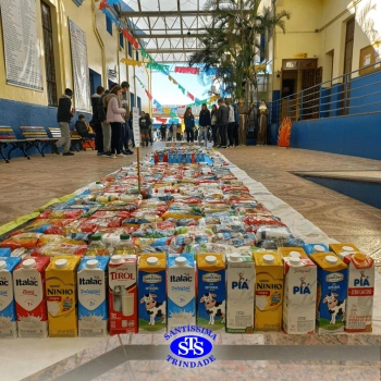 Tapete Fraterno com mais de 400 quilos de alimentos