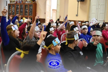 Alunos participam do projeto Autor Presente com a escritora Greice Pozzatto | 2º ano