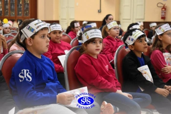 Alunos participam do projeto Autor Presente com a escritora Greice Pozzatto | 2º ano