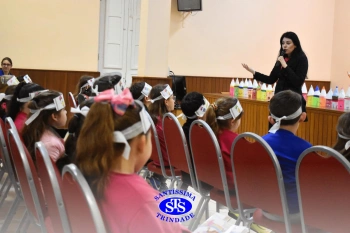Alunos participam do projeto Autor Presente com a escritora Greice Pozzatto | 2º ano