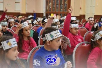 Alunos participam do projeto Autor Presente com a escritora Greice Pozzatto | 2º ano