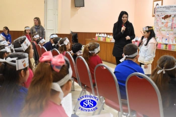 Alunos participam do projeto Autor Presente com a escritora Greice Pozzatto | 2º ano