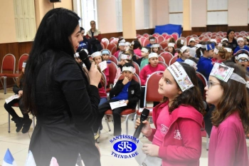 Alunos participam do projeto Autor Presente com a escritora Greice Pozzatto | 2º ano