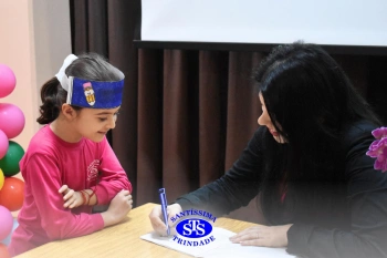 Alunos participam do projeto Autor Presente com a escritora Greice Pozzatto | 2º ano