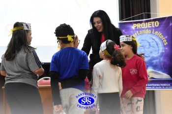 Alunos participam do projeto Autor Presente com a escritora Greice Pozzatto | 2º ano