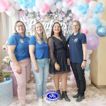Profissionais do Colégio recebem homenagem especial 
