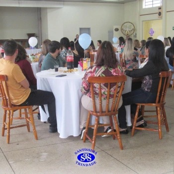 Profissionais do Colégio recebem homenagem especial 