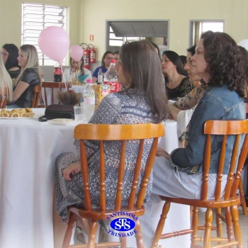 Profissionais do Colégio recebem homenagem especial 
