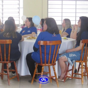 Profissionais do Colégio recebem homenagem especial 