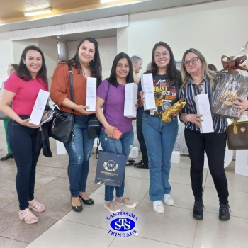 Profissionais do Colégio recebem homenagem especial 