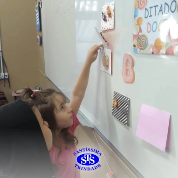 Alunos do 1º ano realizam atividades que auxiliam na alfabetização