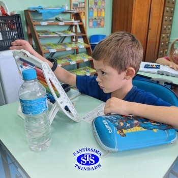 Alunos do 1º ano realizam atividades que auxiliam na alfabetização