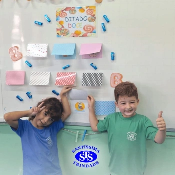 Alunos do 1º ano realizam atividades que auxiliam na alfabetização