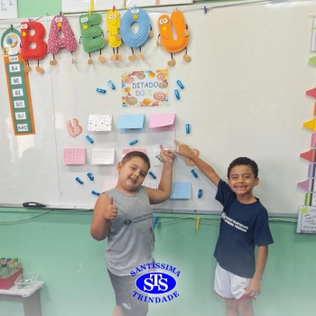 Alunos do 1º ano realizam atividades que auxiliam na alfabetização