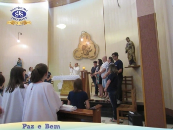 Celebração Eucarística com os Profissionais do Colégio. 