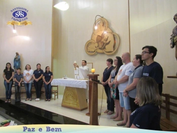 Celebração Eucarística com os Profissionais do Colégio. 