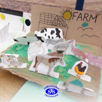 Educação bilíngue: alunos confeccionam habitats para os animais estudados nas aulas
