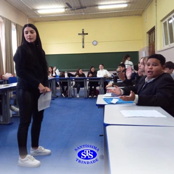 Alunos do 7º ano julgam Lobo Mau durante Júri Simulado