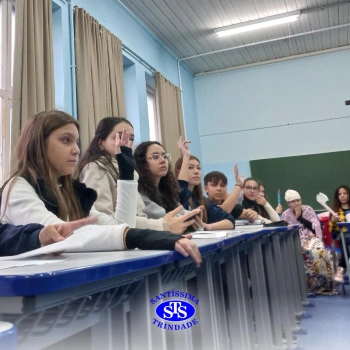Alunos do 7º ano julgam Lobo Mau durante Júri Simulado