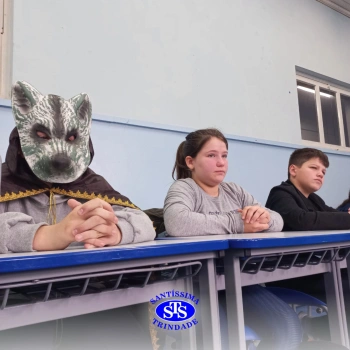 Alunos do 7º ano julgam Lobo Mau durante Júri Simulado