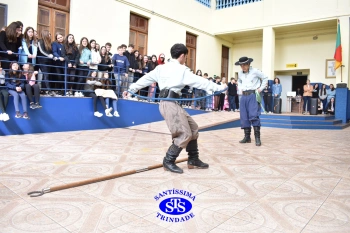 Apresentações artísticas marcam abertura da Semana Farroupilha