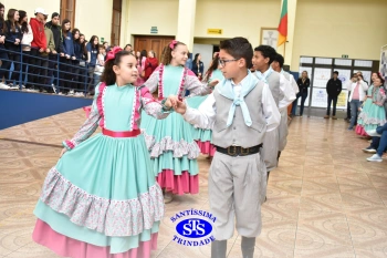 Apresentações artísticas marcam abertura da Semana Farroupilha