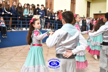 Apresentações artísticas marcam abertura da Semana Farroupilha