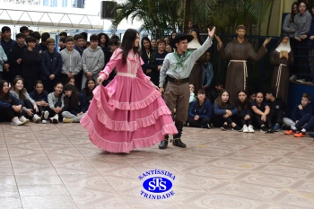 Apresentações artísticas marcam abertura da Semana Farroupilha