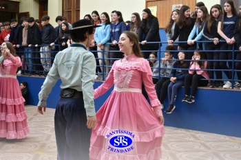 Apresentações artísticas marcam abertura da Semana Farroupilha