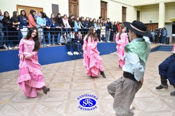 Apresentações artísticas marcam abertura da Semana Farroupilha