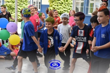 Alunos participam de atividades alusivas ao Dia da Criança 