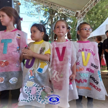 Infantil 5: Desfile do Alfabeto na 25ª Feira do Livro de Cruz Alta 