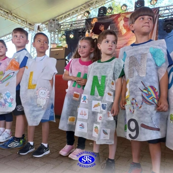 Infantil 5: Desfile do Alfabeto na 25ª Feira do Livro de Cruz Alta 