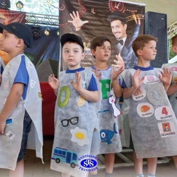 Infantil 5: Desfile do Alfabeto na 25ª Feira do Livro de Cruz Alta 