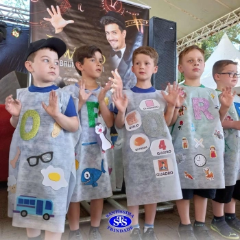 Infantil 5: Desfile do Alfabeto na 25ª Feira do Livro de Cruz Alta 