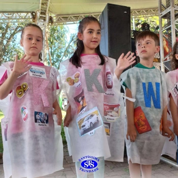 Infantil 5: Desfile do Alfabeto na 25ª Feira do Livro de Cruz Alta 