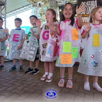 Infantil 5: Desfile do Alfabeto na 25ª Feira do Livro de Cruz Alta 
